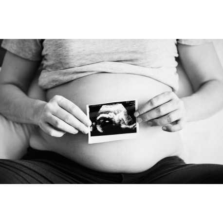 10 Creative & Beautiful Maternity Photo Shoot Ideas