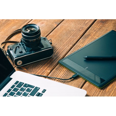 5 Reasons Why You Should Hire a Small Photography Company