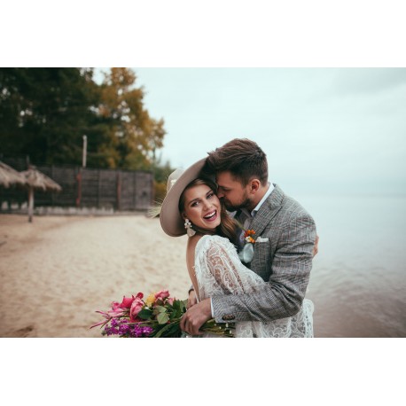 How to Establish Striking Wedding Photos