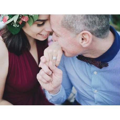 How to Prepare for Your Engagement Photos