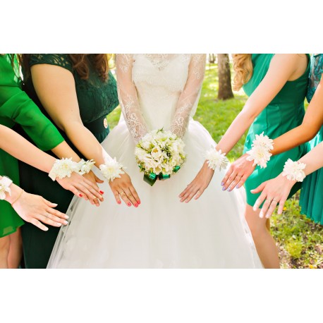 The Curvy Bride’s Guide to Finding Flattering Bridesmaid Dresses