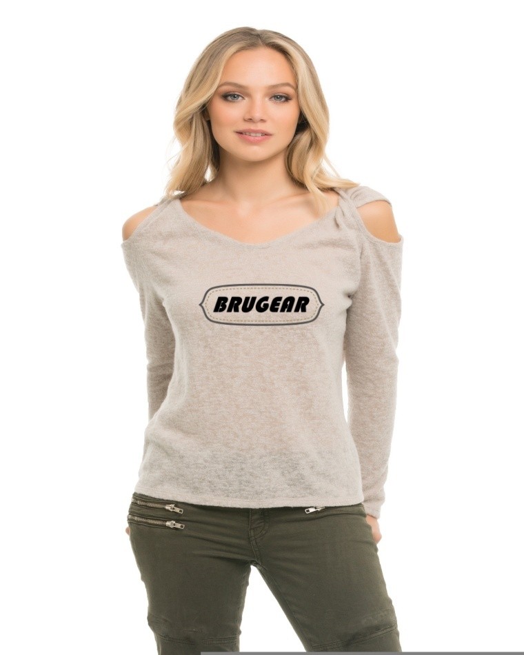 attractive-blonde-in-brugear-tee