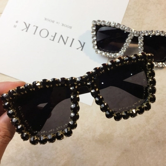 Oversized Rhinestone Frame Square Sunglasses Ladies Diamond Glasses Brand Designer Fashion Sun Glasses UV400 Shades for Women