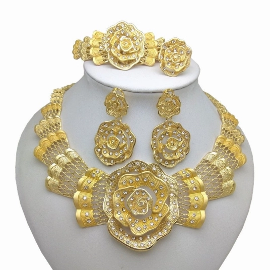 Extraordinary Queens Gold Jewelry Set (Beautiful Queens Jewelry Sets 8)