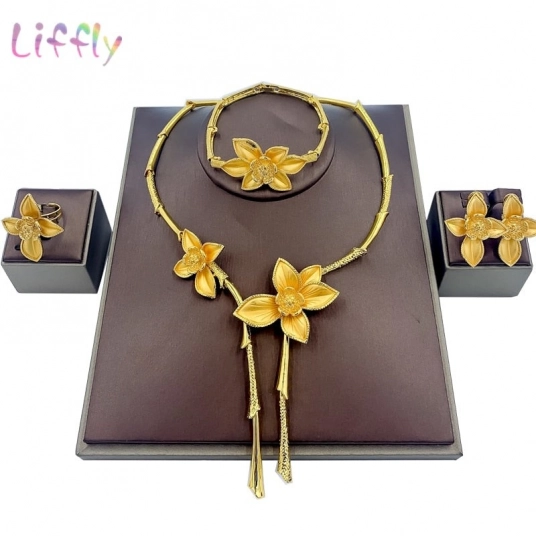 Extraordinary Queens Gold Jewelry Sets (Beautiful Queens set 4)