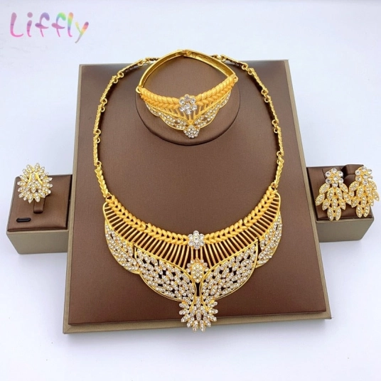 Extraordinary Queens Gold Jewelry Set (Beautiful Queens Set 3)