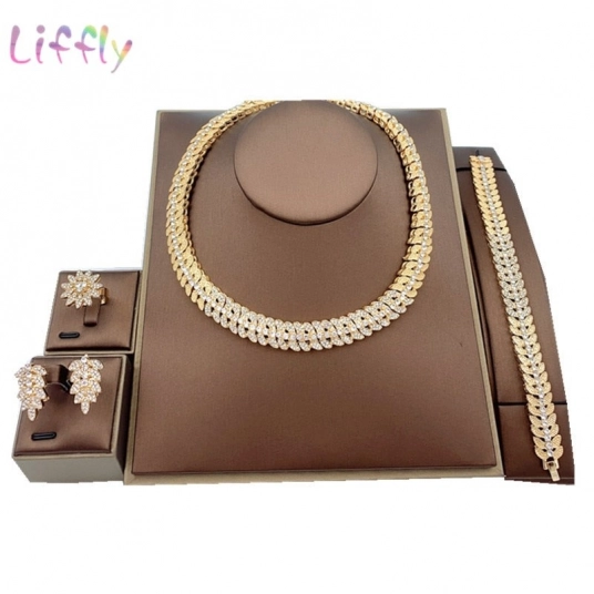 Extraordinary Queens Gold Jewelry Sets (Beautiful Queens Jewelry Set 15)