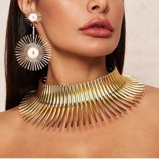 Extraordinary Queens Gold/Silver Jewelry Set (Beautiful Queens Jewelry Set 13)