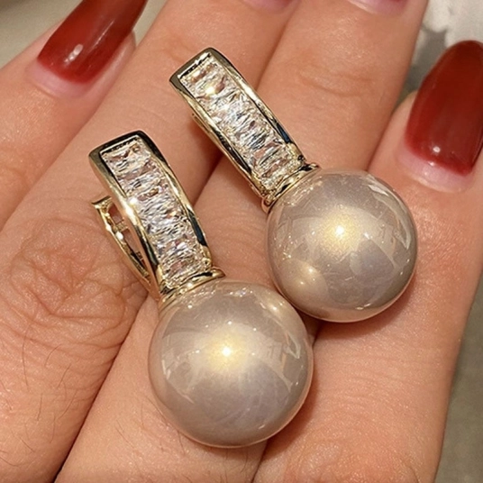 2021 new women earrings pearl champagne color short retro classic designer luxury jewelry stainless steel gift Korea popular