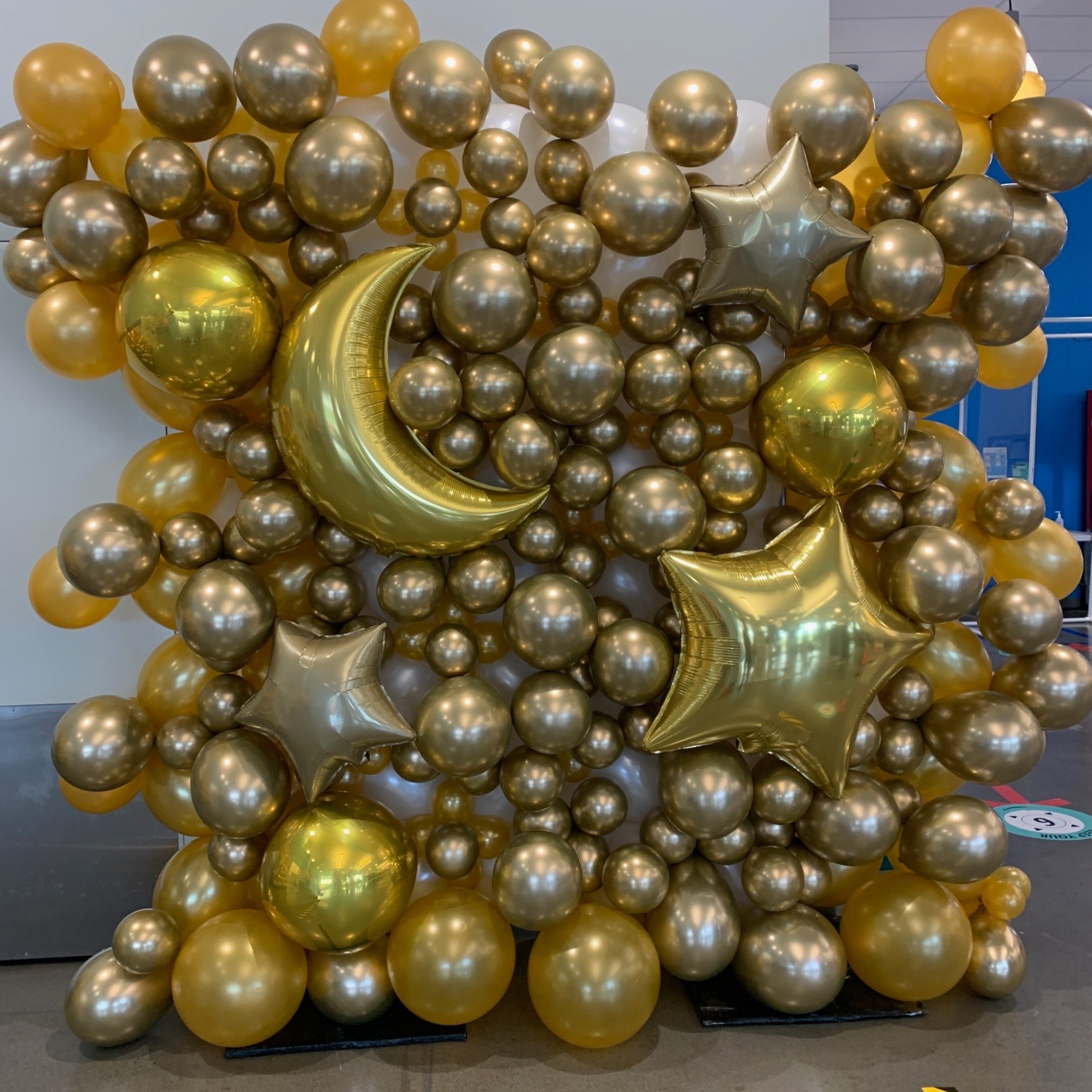 Gold Balloon Wall - Organic