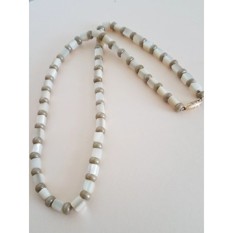 High Quality Mother of Pearl Necklace with Czech Glass Beads