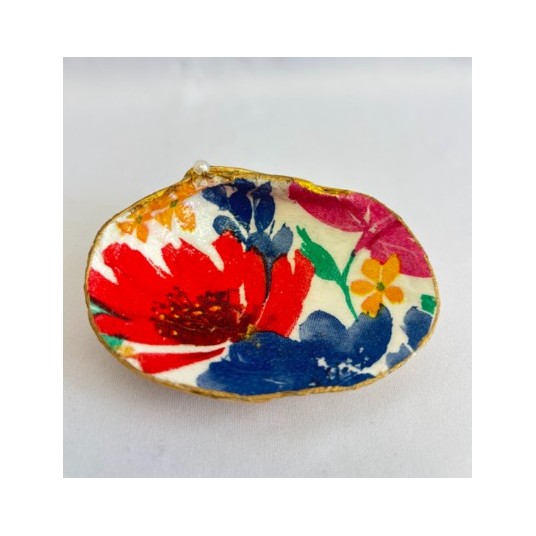 SHELL JEWELRY HOLDER