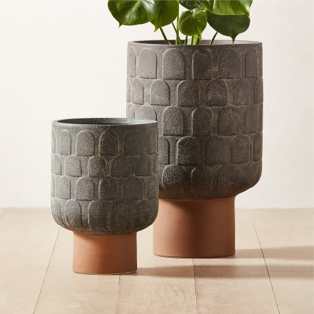 CLEMENTE FOOTED CLAY INDOOR/OUTDOOR PLANTERS
