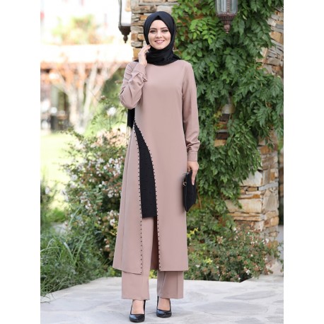 Tunique pantalon. Hijab costume pour femme musulman